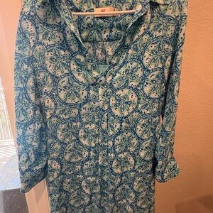 Vineyard Vines Blue and White Floral Top